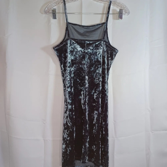 Forever 21 Spaghetti strap velour 90's dress - Picture 5 of 8